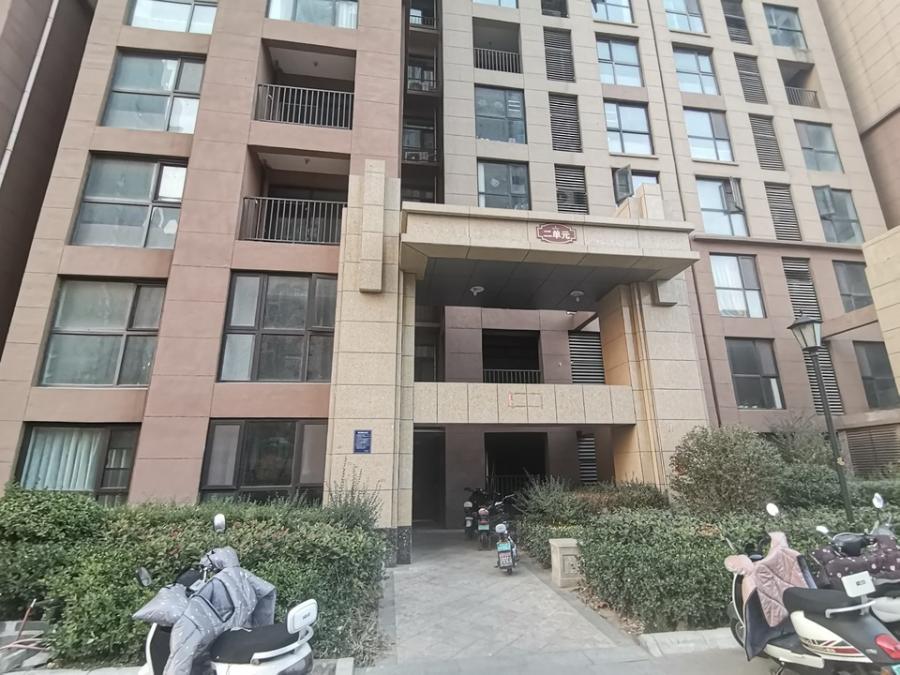 荥阳市三公路与汜河路交叉口东北侧汉飞壹号华府三期2号楼2单元1层105号