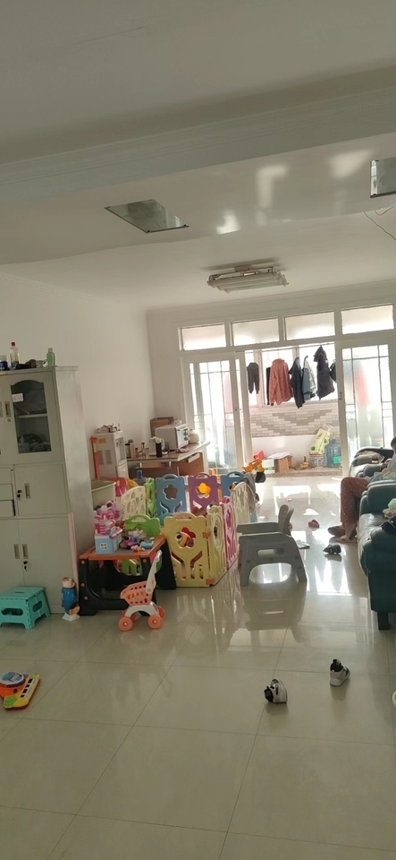 郑州市中原区中原西路131号湖光苑小区14号楼东1 单元4层东户