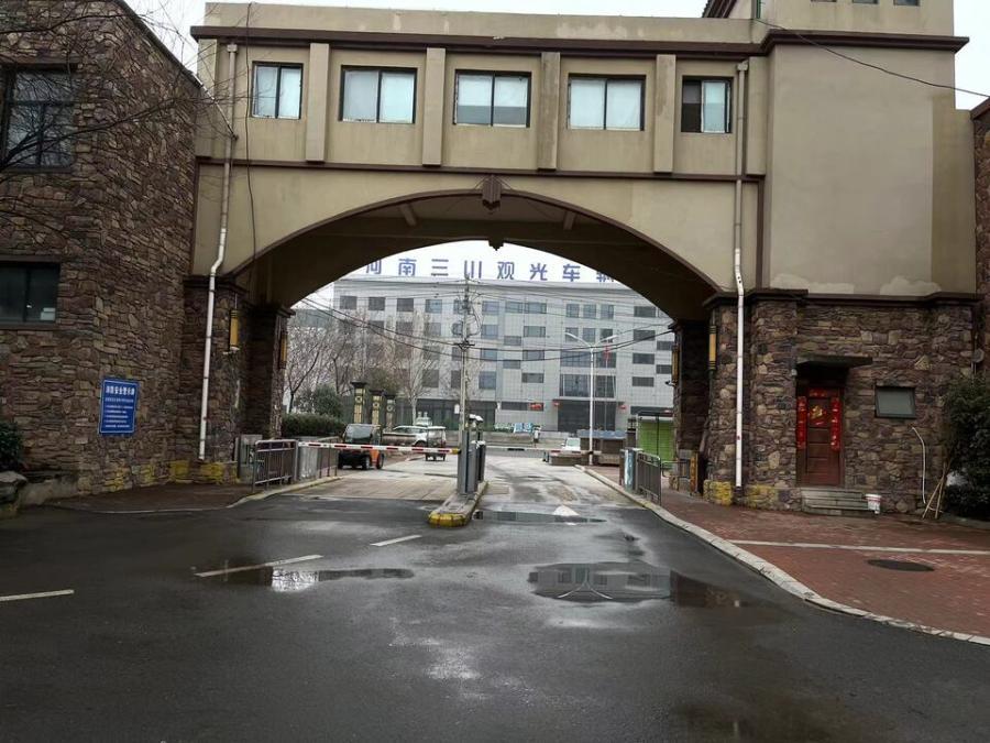  郑州市上街区工业路256号院盈盛龙栖湾16幢01