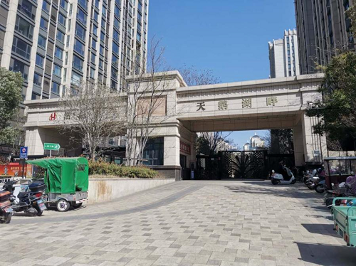 新郑市中华北路128号天鹅湖畔玫瑰苑17号楼1单元101号房产