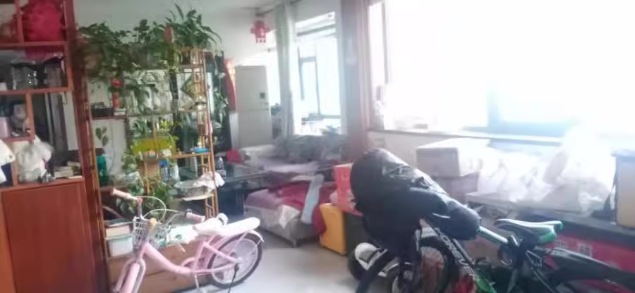 郑州市中原区西站路1号15号楼18层1801号（不动产权证书号：1201025848）